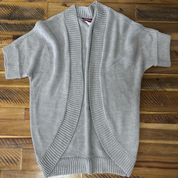 Grey Knitted Short Sleeve Cartigan - Picture 1 of 8